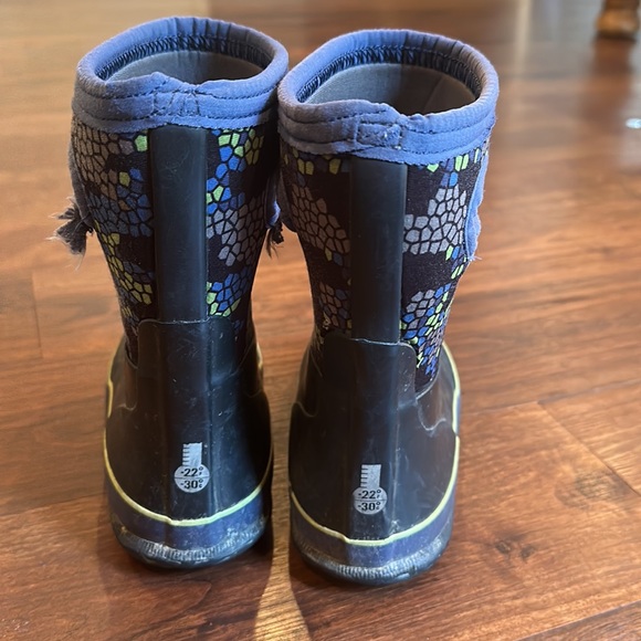 BOGS Waterproof Boots Child Size 13 - Picture 4 of 8